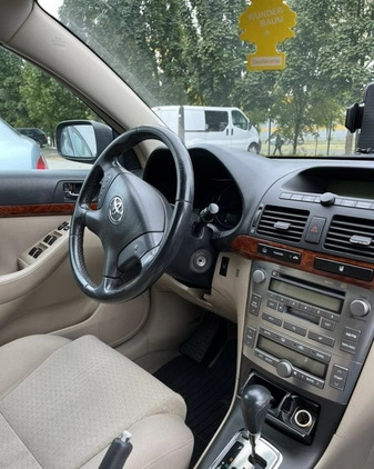 Toyota Avensis cena 12000 przebieg: 238000, rok produkcji 2005 z Lublin małe 92